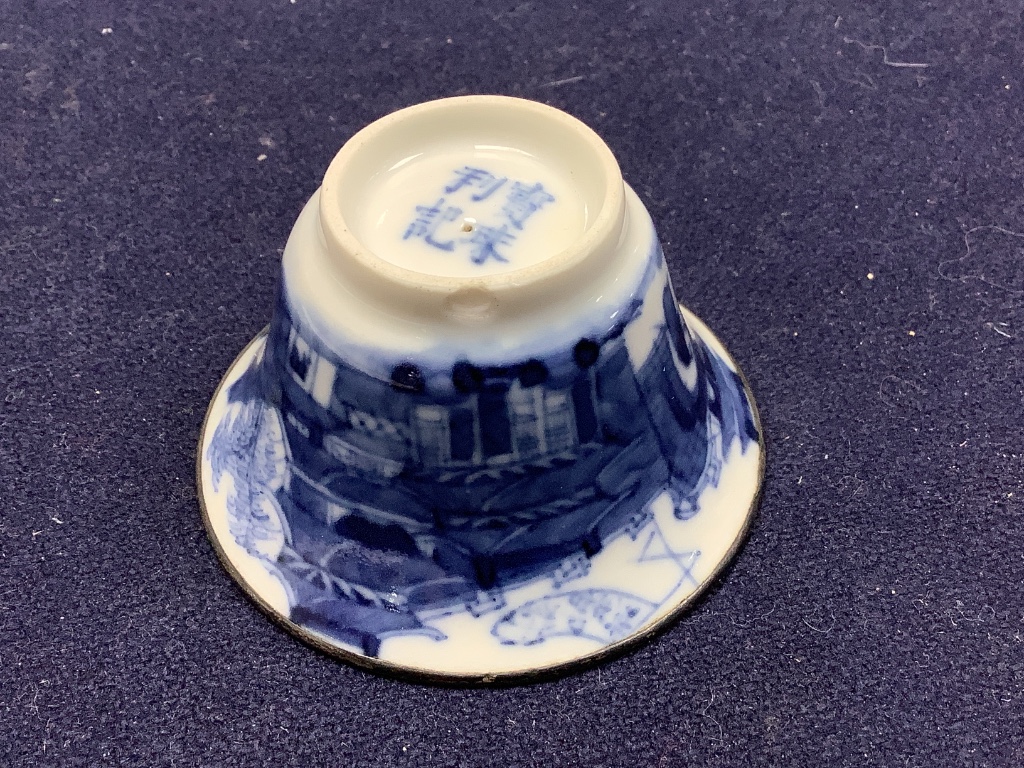 Two 19th century blue and white Chinese tea bowls and a 19th century snuff bottle, 9cm.